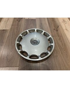 1. "Éclat de Chrome" - Hubcaps brillants pour une allure élégante
2. "Tourbillon d'Argent" - Enjoliveurs de roue pour un look dynamique
3. "Cercle de Luxe" - Hubcaps premium pour une touche de classe
4. "Étoile de Route" - Enjoliveurs éblouissants pour un