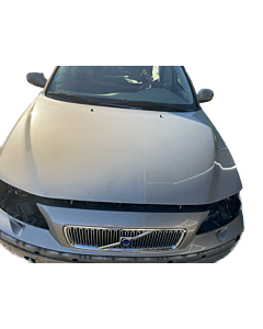 "Capot Doré Métallique Volvo V70 - Élégance et Robustesse Réunies"