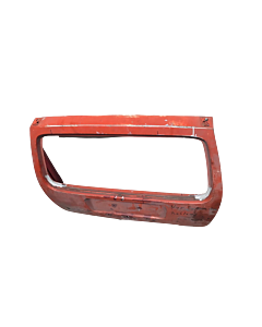 Nom du produit: "Porte Arrière Rouge Classique pour Volvo 240"

Description: "Revivez le charme vintage avec notre porte arrière rouge pour Volvo 240 ancien modèle."