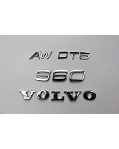 "Emblème Volvo S60 AW DT5 - Pièce d'Origine, Utilisée avec Soin"