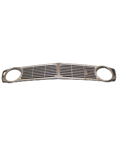 "Grille Élégante pour Volvo 140, Pièce d'Origine Usagée"