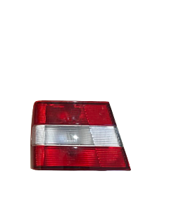 Feu arrière gauche Volvo pour type Volvo 940 4-portes Volvo 960 4-portes : numéro de pièce Volvo 3538340u, produit utilisé.
