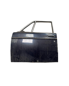 Nom du produit: "Portière Avant Gauche Volvo 144 145, Pièce d'Origine, Utilisée" 

Description: "Portière robuste et authentique pour Volvo 144 145, en bon état."